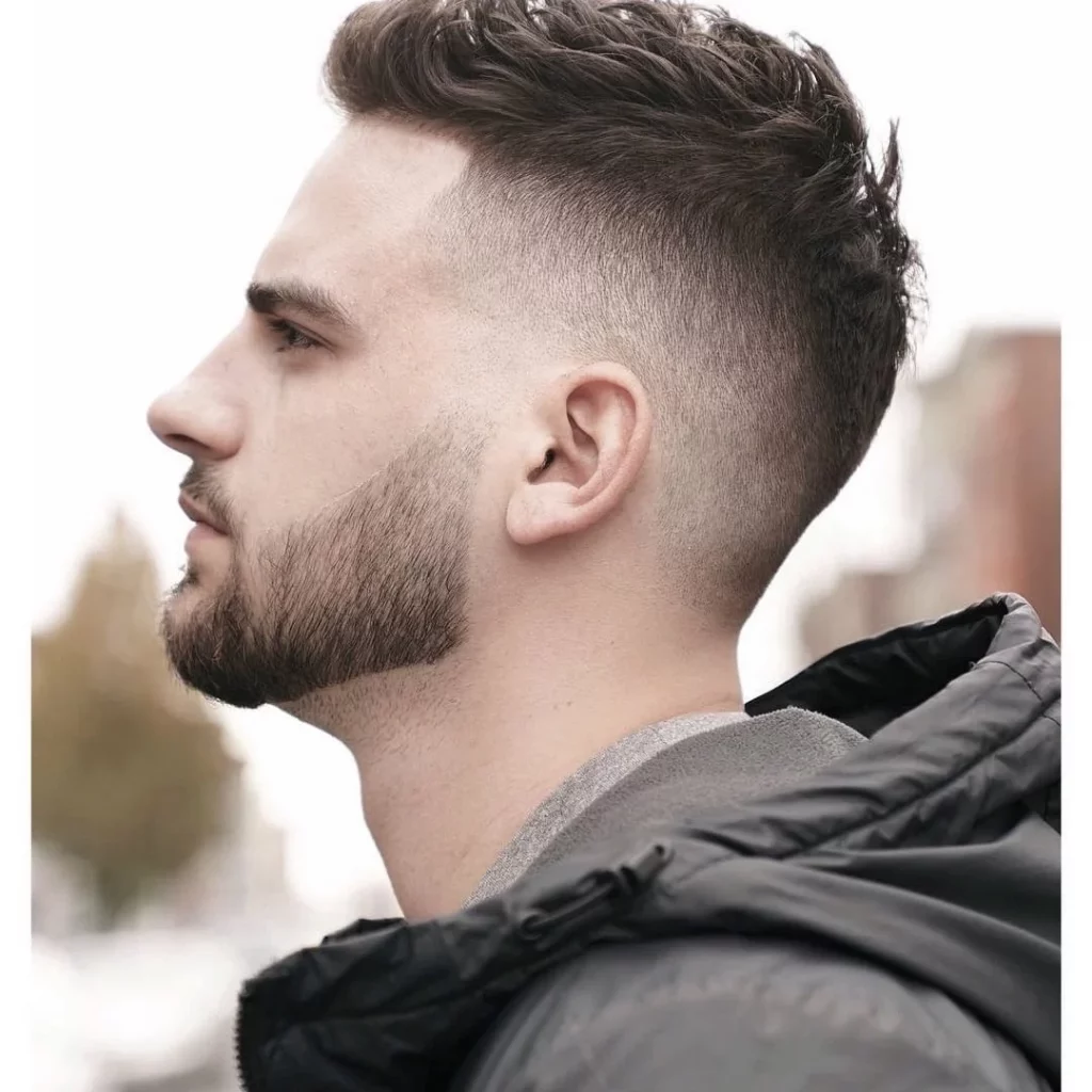 In contrast to the hairstyle box, the trim on the back of the head is lower, that is, there is less shaved area.